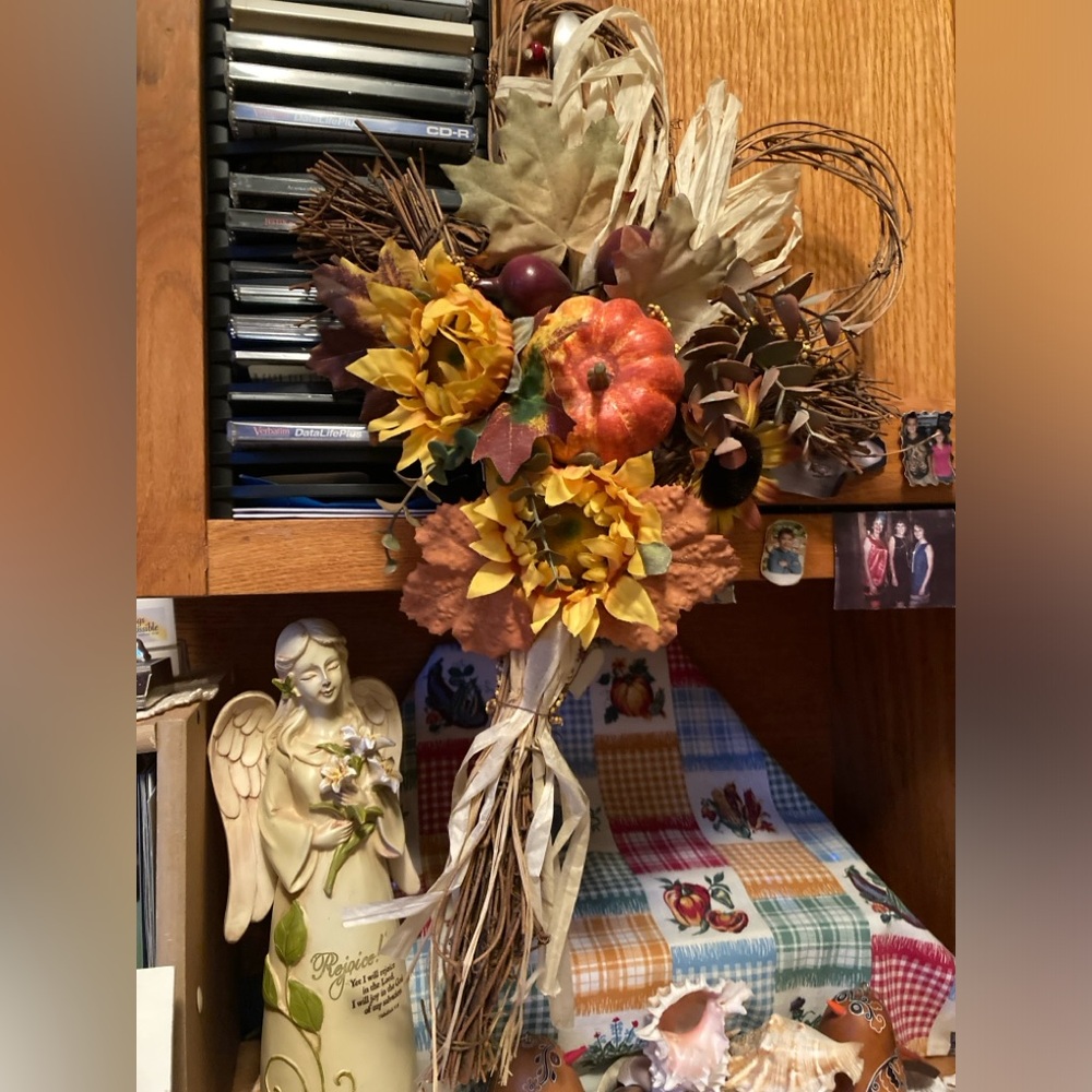 Fall Boquet of Flowers (sunflower, pumpkin, eucalyptus)wicker Fall Presentation